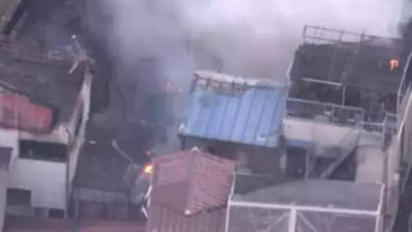 木造住宅「1階から火…」消防車など13台で消火活動続くも現場は密集地域で付近の家へ延焼も　けが人の情報なし　大阪・守口市