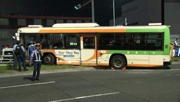 都営バスとトレーラーが衝突　運転手や乗客7人けがも命に別条なし　東京・江東区