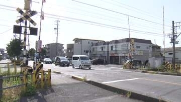 シニアカーの85歳男性が踏切内で電車にはねられ意識不明の重体　遮断機下りた後に進入か　愛知・西尾市