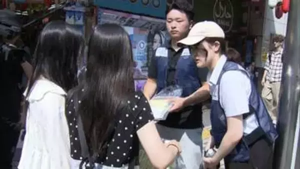 新宿・歌舞伎町で犯罪防止を呼びかけ　大学生と共に中高生らへの声かけを実施　警視庁