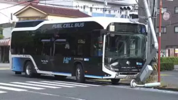 都営バス運転手「車内の蚊を追い払おうと」　ハンドル操作誤り信号機に衝突　乗客の男性2人けが　東京・江戸川区