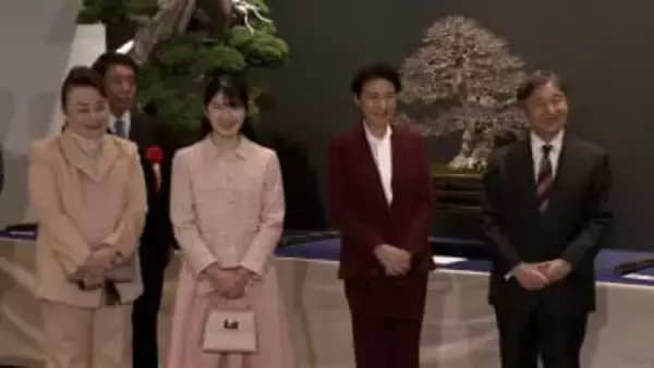 天皇皇后両陛下と愛子さまが盆栽展を鑑賞　愛子さま「どうバランスをとるんですか?」　終始笑顔の陛下は盆栽好きで「じい」のあだ名も