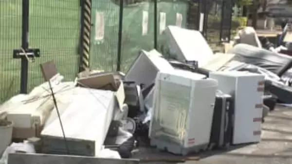 「本当に不愉快」都営“マンモス団地”に相次ぐ不法投棄　住民減少で“監視の目行き届かず”　東京・北区