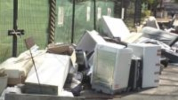 「本当に不愉快」都営“マンモス団地”に相次ぐ不法投棄　住民減少で“監視の目行き届かず”　東京・北区