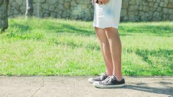 ダサく見えがちなハーフパンツ、どうはきこなす？黒か紺で統一すれば「失敗しない」パパ向け簡単コーデ術