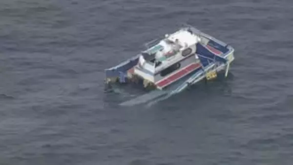 13人が海に投げ出され80代と60代の男性2人が死亡…停泊中の遊漁船に貨物船が衝突「汽笛鳴らしたけど…」