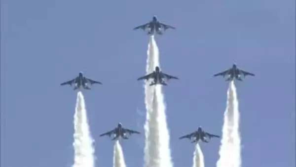 ブルーインパルスが9年ぶりに熊本上空を飛行　熊本地震から10年、復興へ“青い翼でエール”
