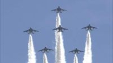 ブルーインパルスが9年ぶりに熊本上空を飛行　熊本地震から10年、復興へ“青い翼でエール”