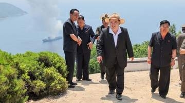 北朝鮮、新型駆逐艦でミサイル発射試験　金総書記「2カ月以内に就役を」　去年の進水式では横転し金氏激怒