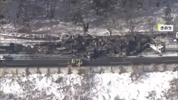 関越道で通行止めが42時間ぶりに全面解除…67台が絡んだ多重事故で2人死亡、車20台が炎上　路面凍結が事故原因か