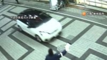 商店街で警察官に突進…ボンネットに乗せ700メートル走行　殺人未遂などの疑いで40歳男逮捕「殺意はなかった」　大阪・岸和田市