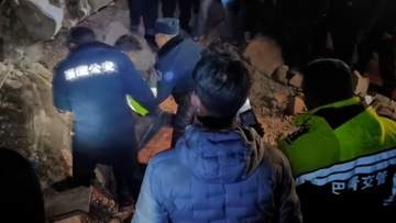 夜中にマグニチュード7.0の強い地震　建物倒壊で「担架持ってきて！」死傷者90人超　避難者1万2500人　中国・チベット自治区