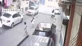 「子どもたちは寸前で直撃回避　屋根落下の瞬間　突然の嵐で被害相次ぐ　トルコ・イスタンブール」の画像1