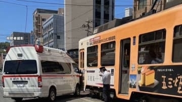 女性搬送中の救急車と路面電車が衝突　ケガ人なし　長崎市