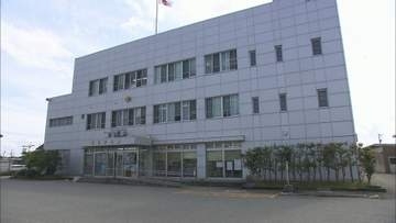 夜の国道で中央分離帯を歩く80代女性　保護して会話がうまくできない状態から「一言」を聞き取り無事家族のもとへ帰した女性会社員に警察が感謝状