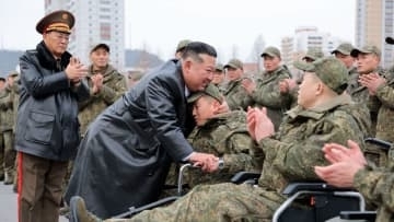 金正恩総書記と抱擁する姿も…ロシアでの活動を終え帰任した北朝鮮兵士たちを歓迎する式典　軍の結束を維持したい考え