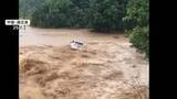 「中国で豪雨被害20人死亡…橋が崩落し車が川に転落　トルコの洪水で濁流に車流される…重機で取り残された人救出」の画像1
