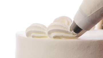 9月6日は生クリームの日！「ク（9）リーム（6）」の語呂合わせが由来【今日は何の日？雑学】
