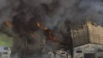 工場火災で建物9棟焼け周辺の林にも延焼…消火活動続く　県全域に乾燥注意報　神奈川・綾瀬市