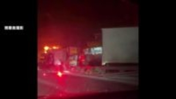 「ハンドル操作ができない状態で…」関越道50台以上絡む事故で1人死亡26人ケガ…スリップか　一部区間で通行止め続く　群馬