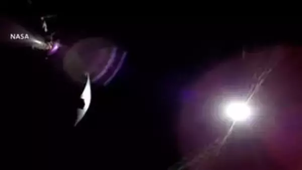 アルテミス計画　宇宙船オリオンが40万6700キロ超の人類最遠到達　難所の月の裏側飛行も成功