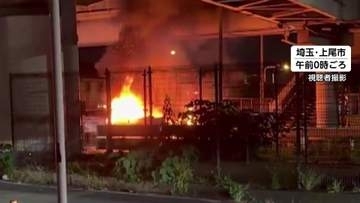 車が横転し炎上、焼け跡から運転手の遺体発見　衝突したバイク運転の17歳高校生は頭の骨を折る重傷　埼玉・上尾市