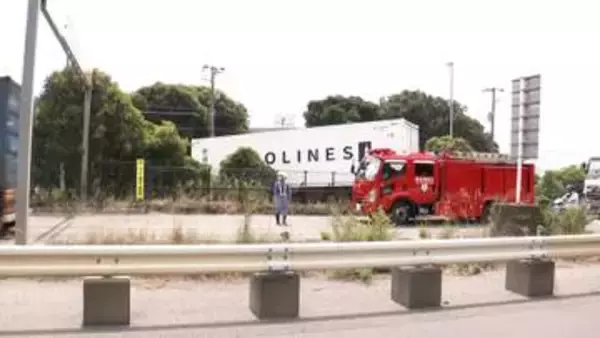 【速報】臨海トンネル近くでトレーラー3台が衝突　1台が中央分離帯に突っ込む　運転手の男性ら2人がケガ　一部通行止めに　大田区