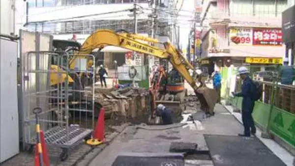 横浜駅近くの陥没した道路はきょう中にも復旧へ　土の流入収まりアスファルトで舗装後に通行再開の見通し