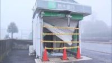 パワーショベルのような重機でATMを破壊…現金狙った複数人の犯行か　ATMは重機につかまれた状態で発見　栃木・大田原市