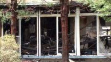 山梨・山中湖村で木造2階建て住宅全焼　男女2人が死亡　住人の80代とみられる男性と連絡取れず