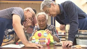 壊れたおもちゃに"命"を吹き込むドクターたち　子供も大人も笑顔に！　おもちゃ病院に密着