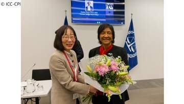 ノーベル平和賞のピレイ氏、ICC本部を訪問　職員を称賛　赤根所長と面会