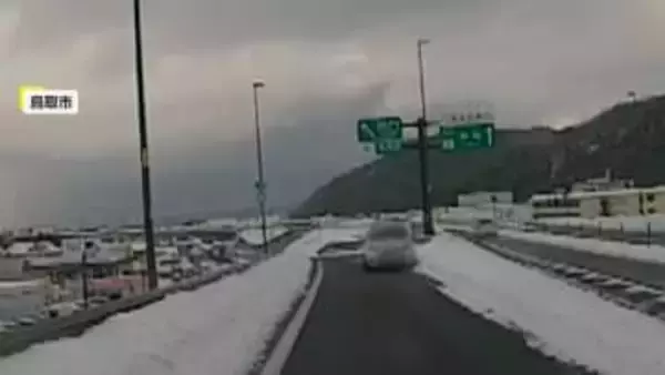 高速道路出口で危険な逆走車　その後、車を切り返す…目撃者「雪で標識を見間違えたかも」鳥取市