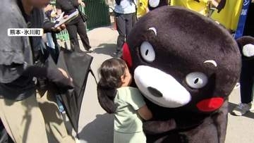 お盆最終日に思い出胸にUターン　別れを惜しみ帰省ラッシュ　「僕もとってもうれしいです」被災地熊本で「くまモン」活動再開