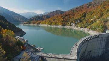 紅葉は例年より遅くても客足は増加、SNSで広がる立山人気、紅葉シーズンに若い世代が急増　旅行先はインスタ・TikTokで下調べ　「自然を求めて」若者たち