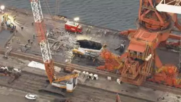 【続報】川崎の足場崩落事故で男性作業員4人救助3人意識不明の重体　JFEスチールで40メートルの足場崩落