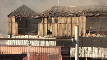 家具保管する倉庫が燃える火事…当時従業員3人が外で作業中も逃げ遅れやケガ人なし　約1時間半後にほぼ消し止められる　千葉・白井市