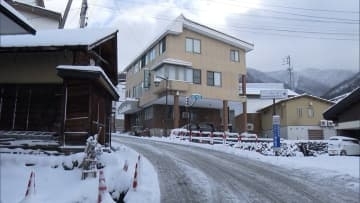 「除雪作業中クマに襲われた」78歳男性が救急搬送　長野・野沢温泉村　富山では新聞配達中にクマ襲撃…70代夫婦けが