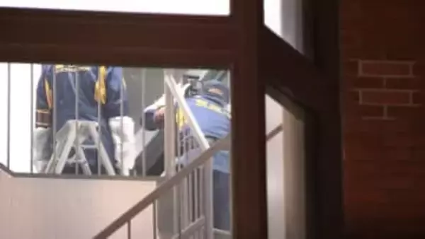 新宿で緊縛強盗事件　“拳銃”突きつけ「動くなよ」と脅迫し現金約170万円など奪い逃走中