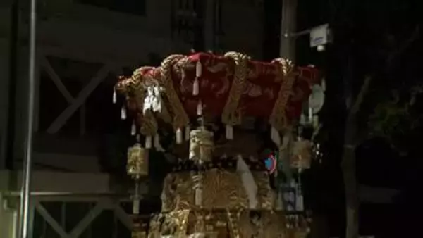 秋祭りのみこしが街路樹に衝突　観客の女子中学生、曳き手の男性3人けが　神戸市