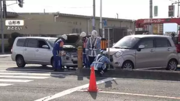 交差点で2台の車が出合い頭に衝突　軽自動車の66歳女性が重体　ライトバンの55歳女性はけがなし　山形市