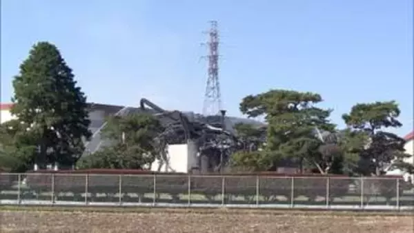 工場火災ほぼ消し止められるも鎮火めど立たず　消火活動続く　従業員は全員避難しけが人なし　栃木・那珂川町