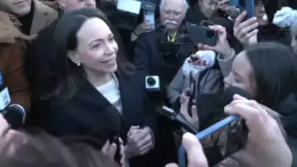 トランプ大統領にノーベル平和賞メダル「授与」ベネズエラの野党指導者マチャド氏が