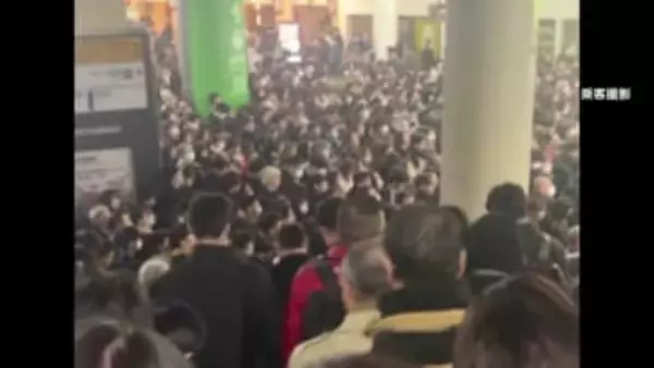 駅にあふれる人々…JR山手線ストップで首都圏の通勤ラッシュ直撃　乗客“閉じ込め”で線路歩行も　あすの「共通テスト」影響は？