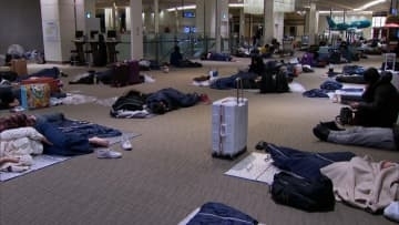 あすにかけ北日本中心に猛吹雪の恐れ 新千歳空港126便欠航…利用客約900人が空港で一夜