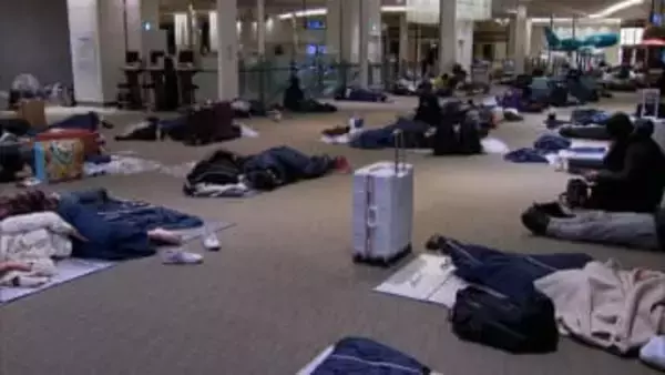 あすにかけ北日本中心に猛吹雪の恐れ 新千歳空港126便欠航…利用客約900人が空港で一夜