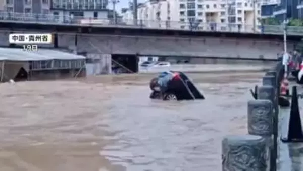 濁流に流され車が“直立”　“水没”の部屋から男性救助…中国で大規模洪水　少なくとも20人死亡