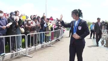 【高木美帆さん”感謝”のパレード】スピードスケート日本女子最多10個のメダル獲得し引退_「ありがとう」伝えるパレードにファン1200人_行きつけの寿司店は「好きな納豆巻き食べにきて」＜北海道・幕別町＞