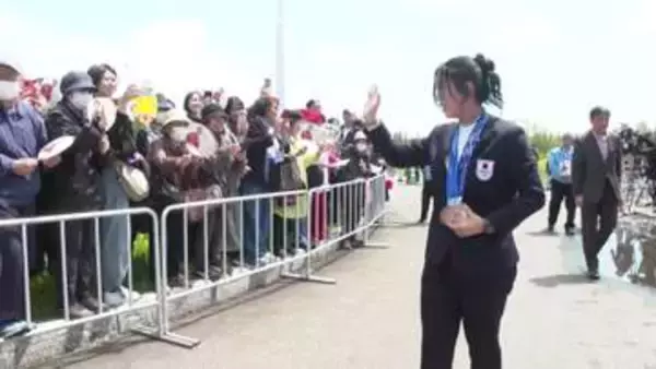 【高木美帆さん”感謝”のパレード】スピードスケート日本女子最多10個のメダル獲得し引退_「ありがとう」伝えるパレードにファン1200人_行きつけの寿司店は「好きな納豆巻き食べにきて」＜北海道・幕別町＞