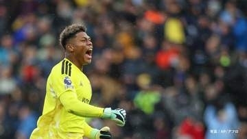 アストンビラ鈴木彩艶が好セーブ連発　今季無敗のマンチェスターC.に2-1で勝利
